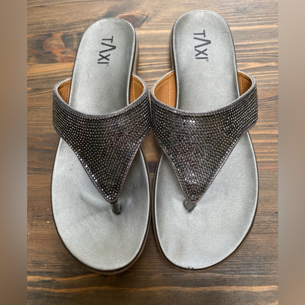 Taxi Sandals Womens EUR 40 
Silver Rhinestone Thong Flats Glam
Bling
